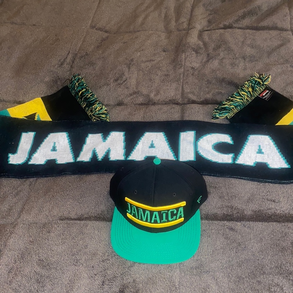 JAMAICA NATIONAL SCARF. REP UR COUNTRY IN TIME FOR THE WORLD CUP. BUNDLE W/ HAT